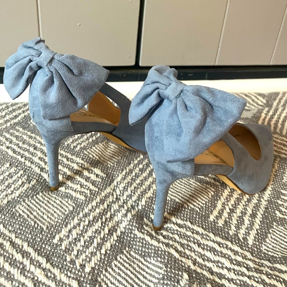 Lulu’s Blue Bow Heels